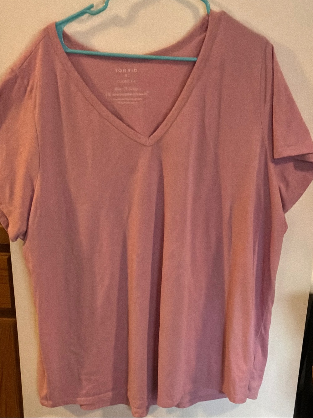 torrid V-neck Short Sleeve Tee in Dusty Mauve Pink
